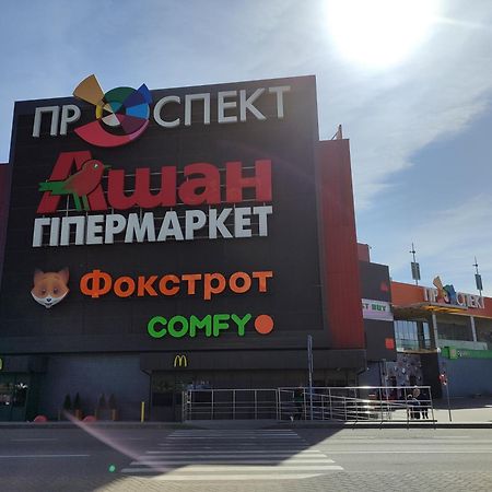 Квартири Люкс Метро Чернігівська Lägenhet Kiev Exteriör bild